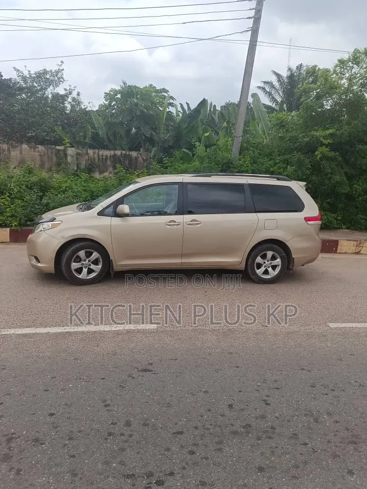 Toyota Sienna 7 Passenger 2011 Gold