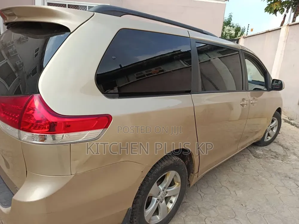 Toyota Sienna 7 Passenger 2011 Gold