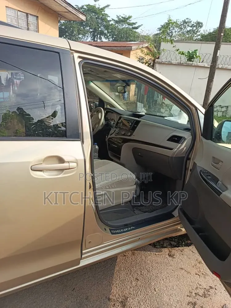 Toyota Sienna 7 Passenger 2011 Gold