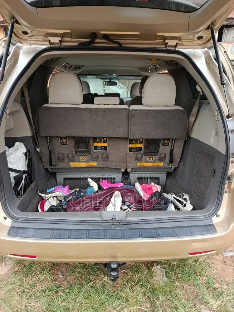 Toyota Sienna 7 Passenger 2011 Gold