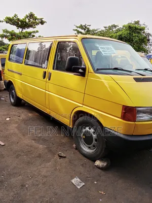 Volkswagen Transporter 2011 Yellow