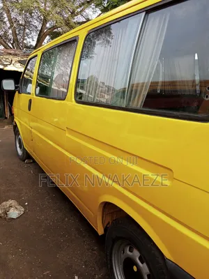 Volkswagen Transporter 2011 Yellow