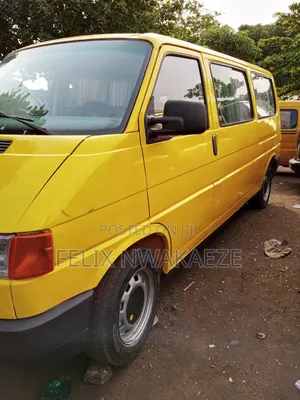 Volkswagen Transporter 2011 Yellow