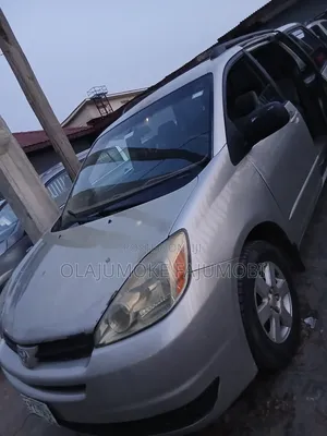 Toyota Sienna 2005 Silver