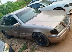 Mercedes-Benz C180 2001 Gold