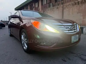 Hyundai Sonata Limited Sedan FWD (2.4L 4cyl 5A) 2010 Burgundy
