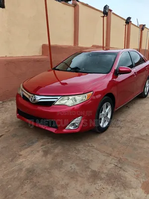 Toyota Camry XLE 4dr Sedan (2.5L 4cyl 6A) 2014 Red
