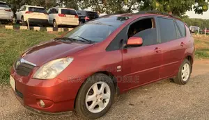 Toyota Verso 2010 Red