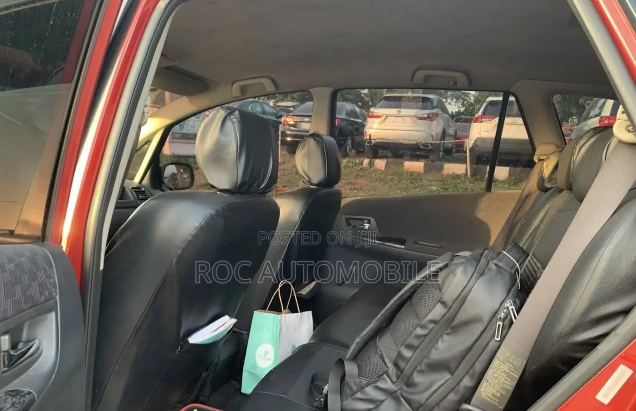 Toyota Verso 2010 Red