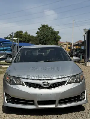 Toyota Camry SE 4dr Sedan (2.5L 4cyl 6A) 2014 Silver