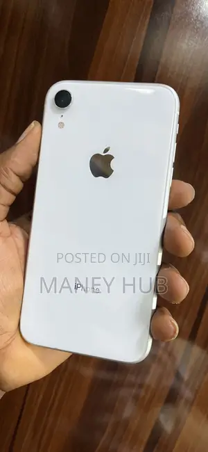Apple iPhone XR 64 GB White