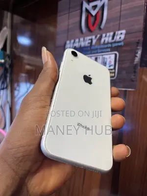 Apple iPhone XR 64 GB White