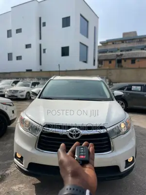 Toyota Highlander XLE V6 4x4 (3.5L 6cyl 6A) 2016 White