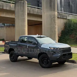 New Toyota Hilux 2026 Gray