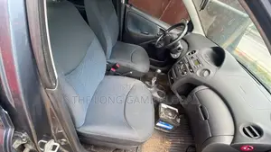 Toyota Yaris 2005 Gray