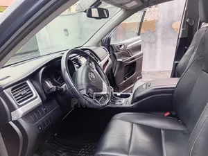 Toyota Highlander XLE V6 4x4 (3.5L 6cyl 6A) 2016 Blue