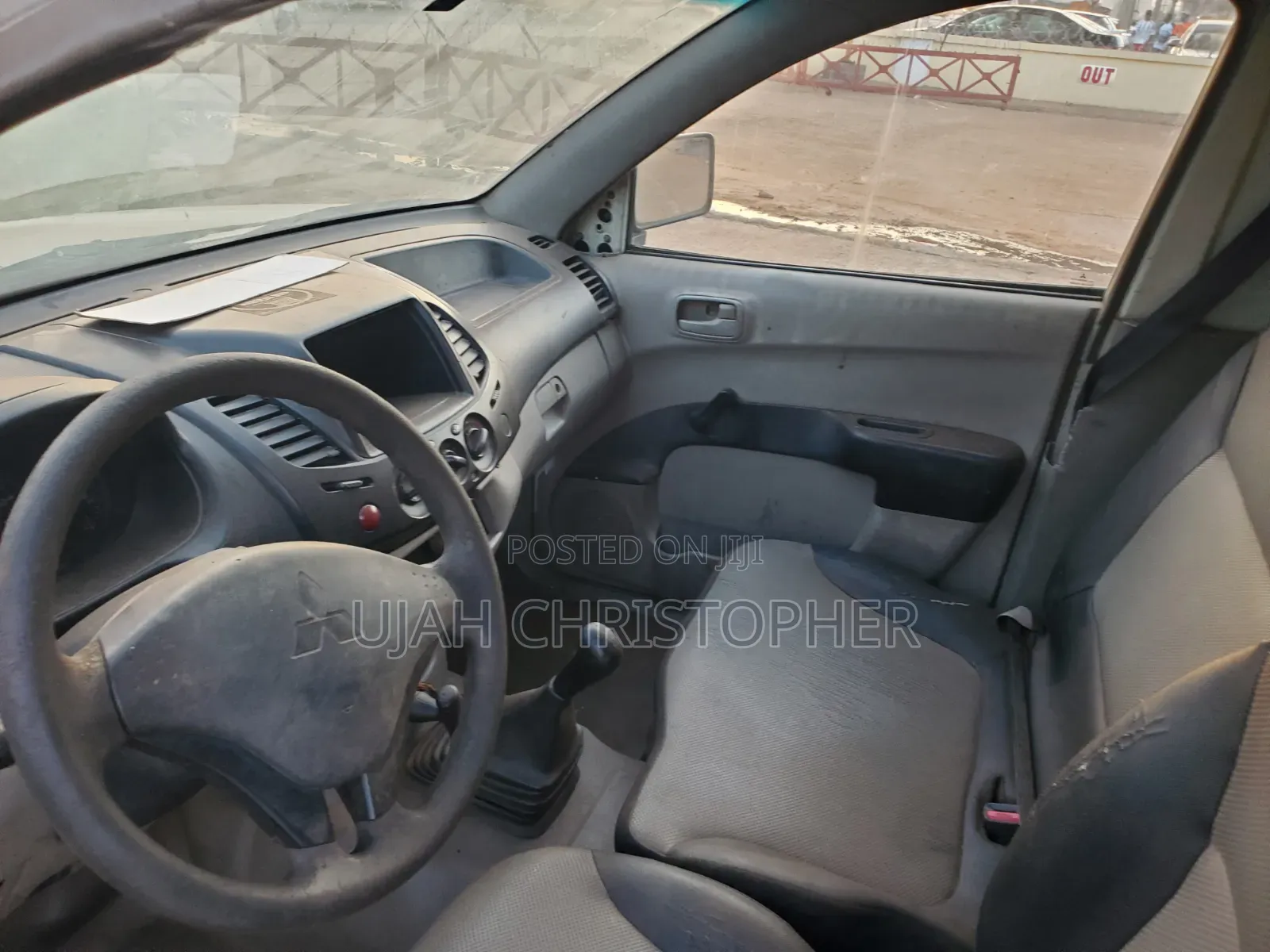Mitsubishi L300 2004 Red