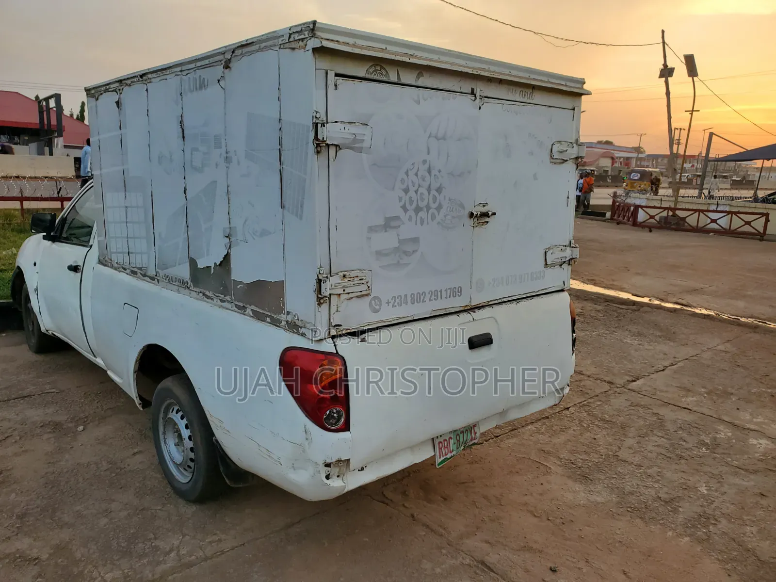 Mitsubishi L300 2004 Red