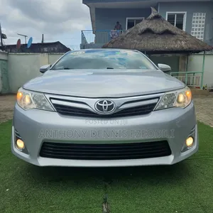 Toyota Camry XLE 4dr Sedan (2.5L 4cyl 6A) 2012 Silver