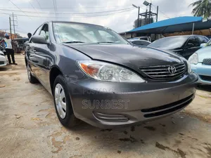 Toyota Camry LE 4dr Sedan (2.4L 4cyl 5A) 2005 Gray