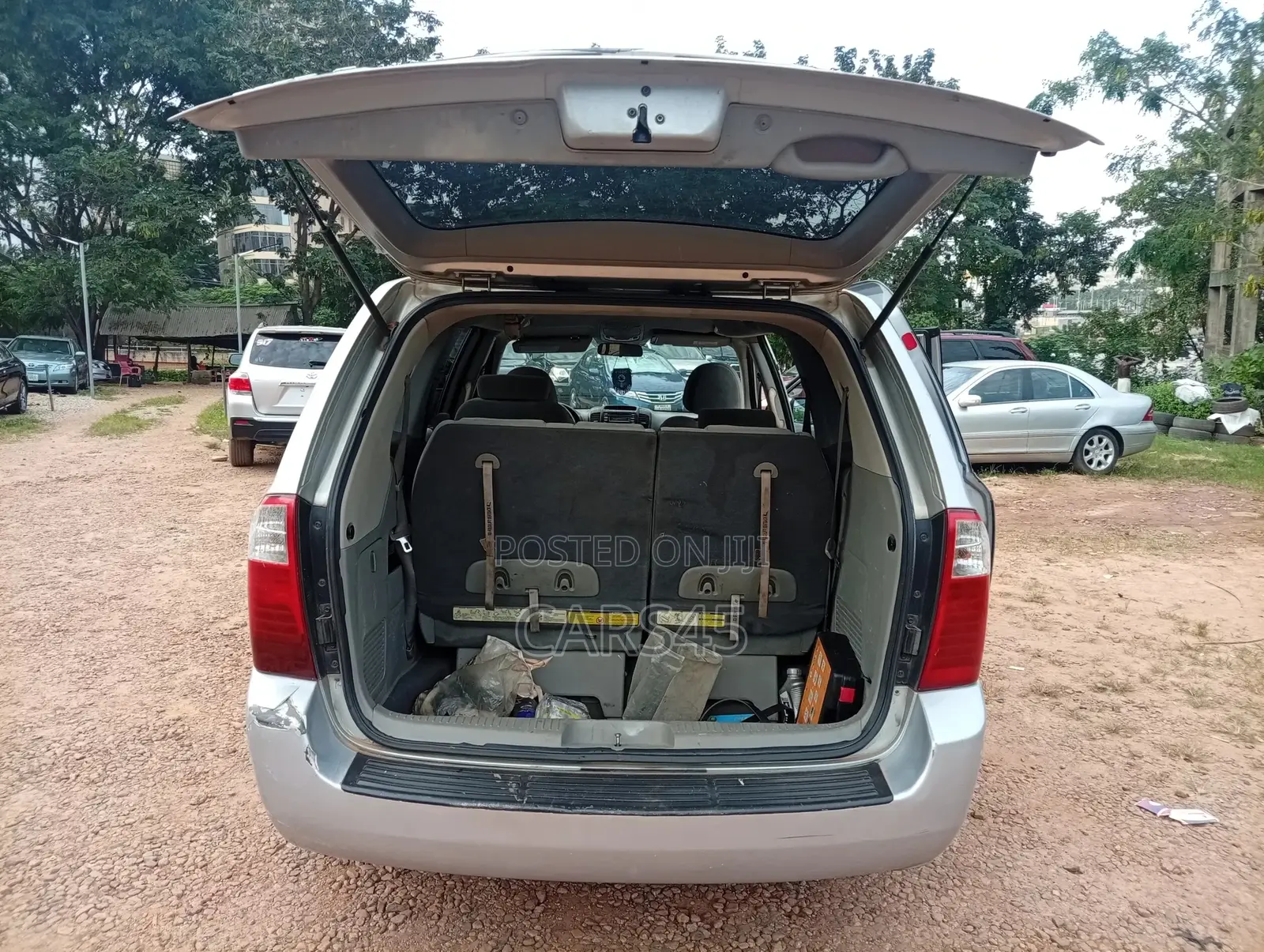 Kia Sedona 2010 Silver