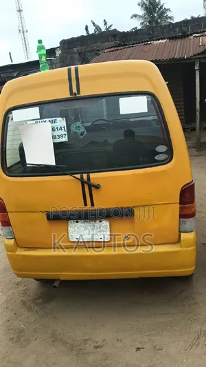 Suzuki APV Minibus 2010 Yellow