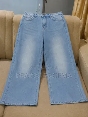 Mega Clearance Sale – Baggy Jeans & T-Shirts 