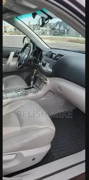 Toyota Highlander 2012 Burgundy