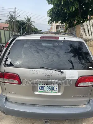Toyota Sienna CE 2002 Silver