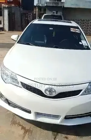 Toyota Camry SE 4dr Sedan (2.5L 4cyl 6A) 2012 White