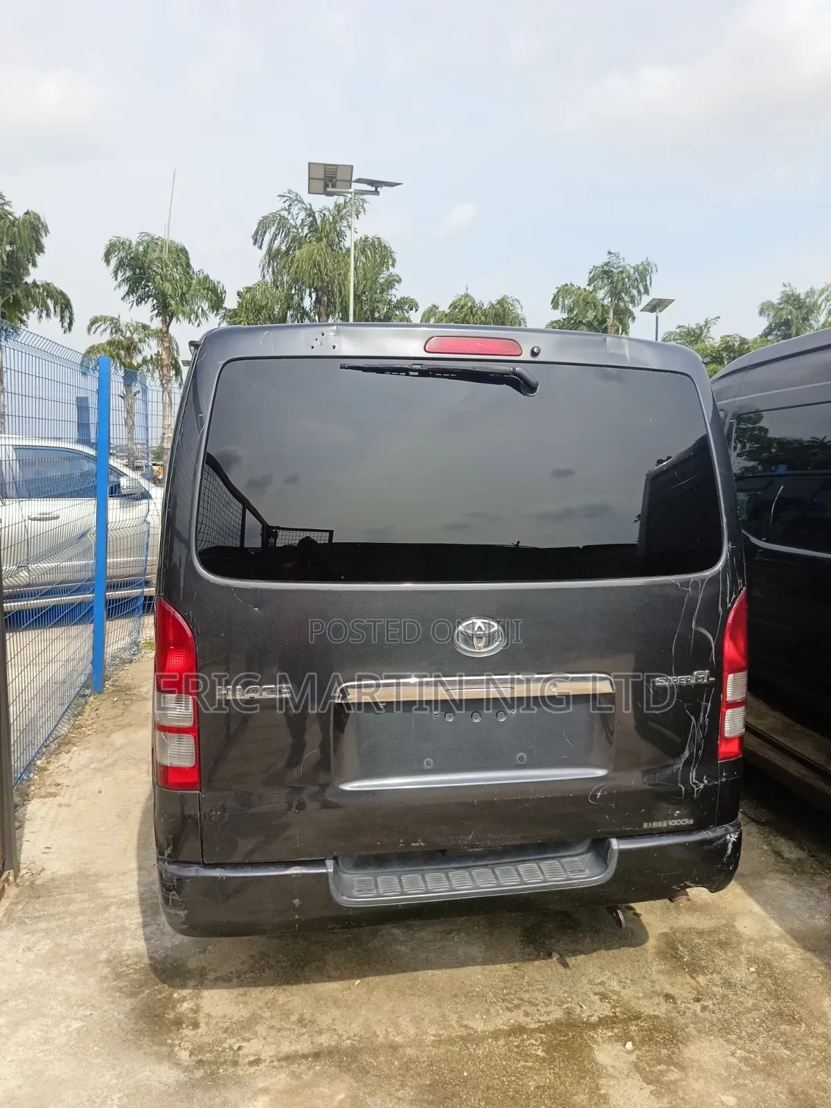 Toyota HiAce 2015 Black
