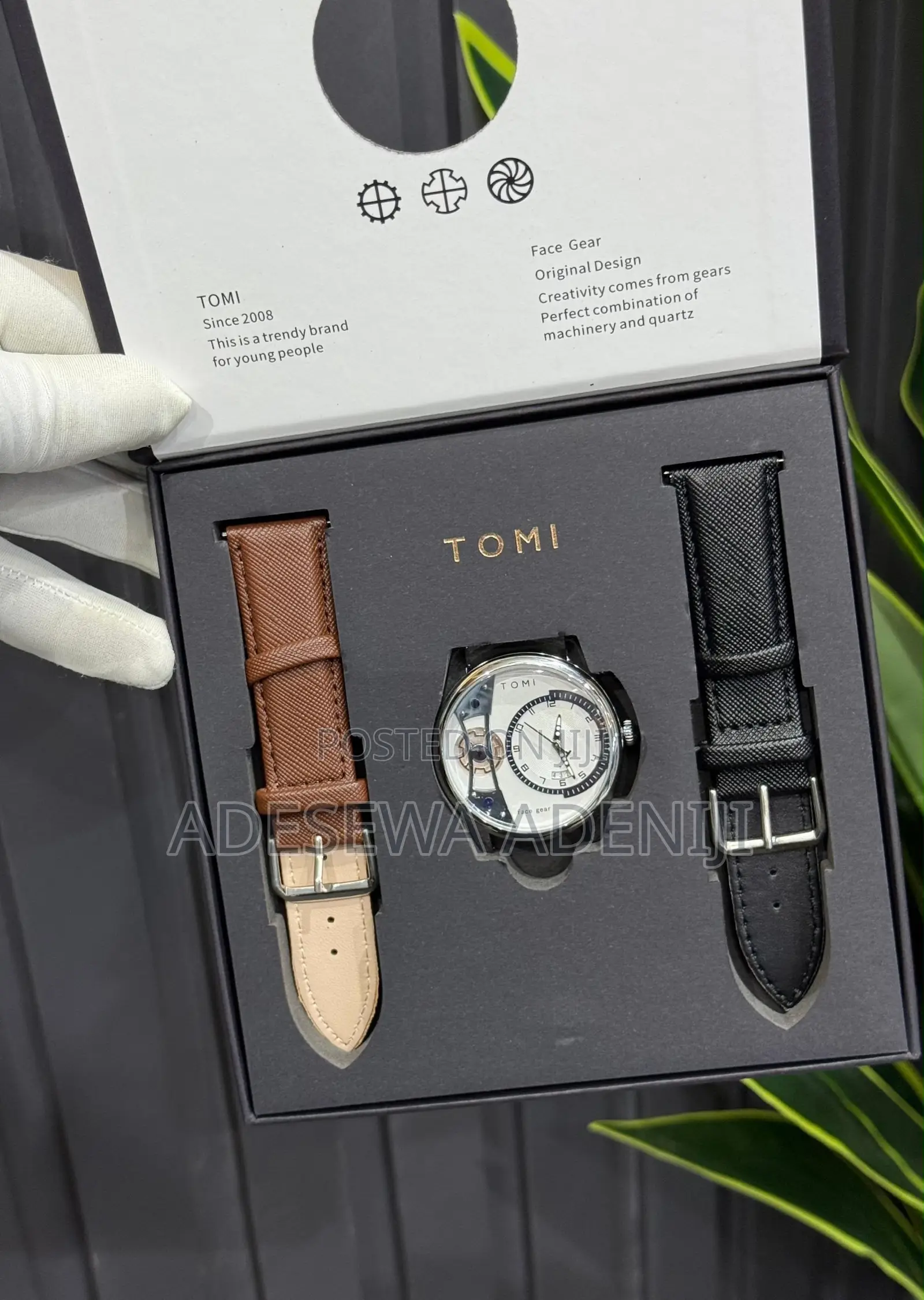 Men’s Wristwatch With 2 Interchangeable Leather Straps – Gift Set