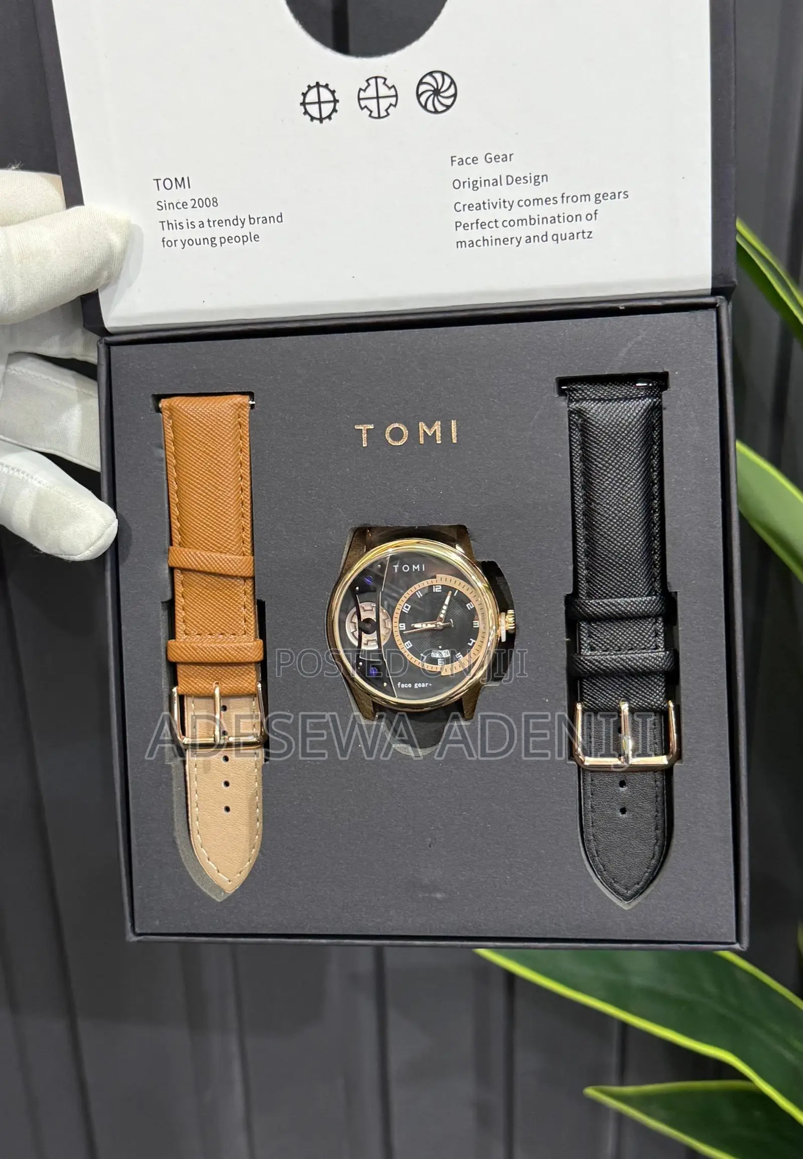 Men’s Wristwatch With 2 Interchangeable Leather Straps – Gift Set