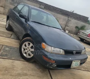 Toyota Corolla 1.9 D Hatchback 2000 Blue