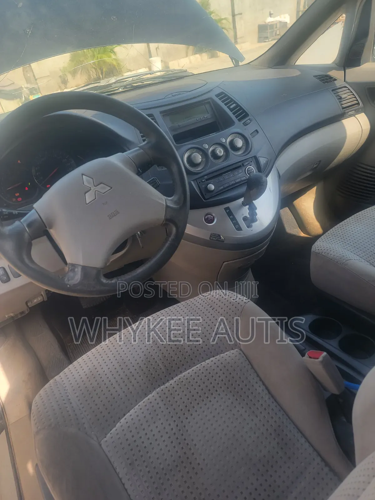 Mitsubishi Grandis 2002 Black