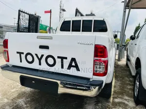 Toyota Hilux 2014 White