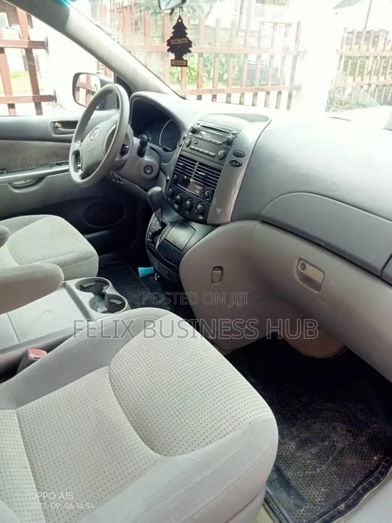 Chevrolet Shcool Bus 2004 White