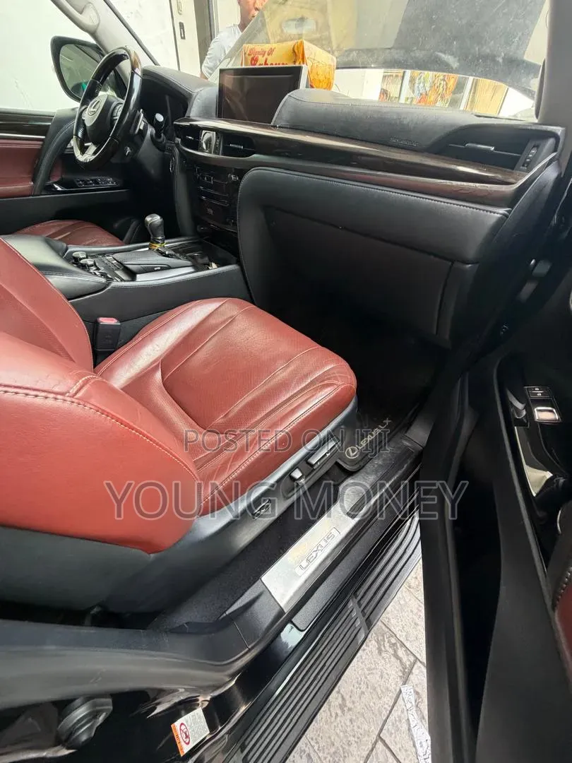 Lexus LX 570 AWD 2016 Black