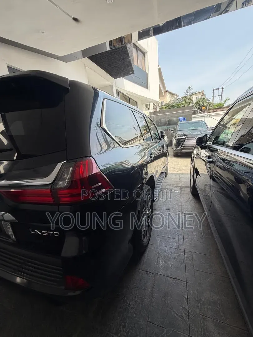 Lexus LX 570 AWD 2016 Black