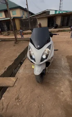 Yamaha Majesty 2018 White
