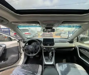 Toyota RAV4 XLE AWD 2019 White