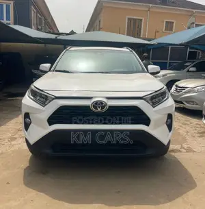 Toyota RAV4 XLE AWD 2019 White