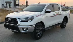Toyota Hilux 2024 White