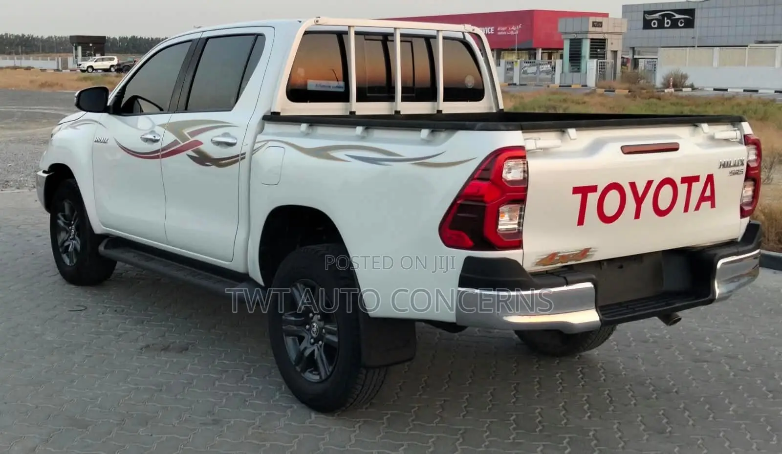 Toyota Hilux 2024 White