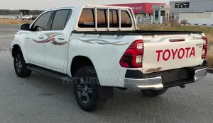 Toyota Hilux 2024 White