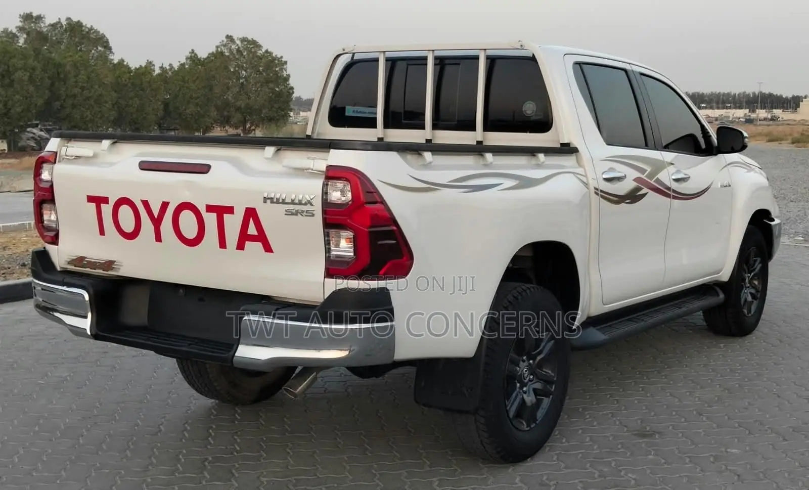 Toyota Hilux 2024 White