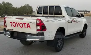 Toyota Hilux 2024 White