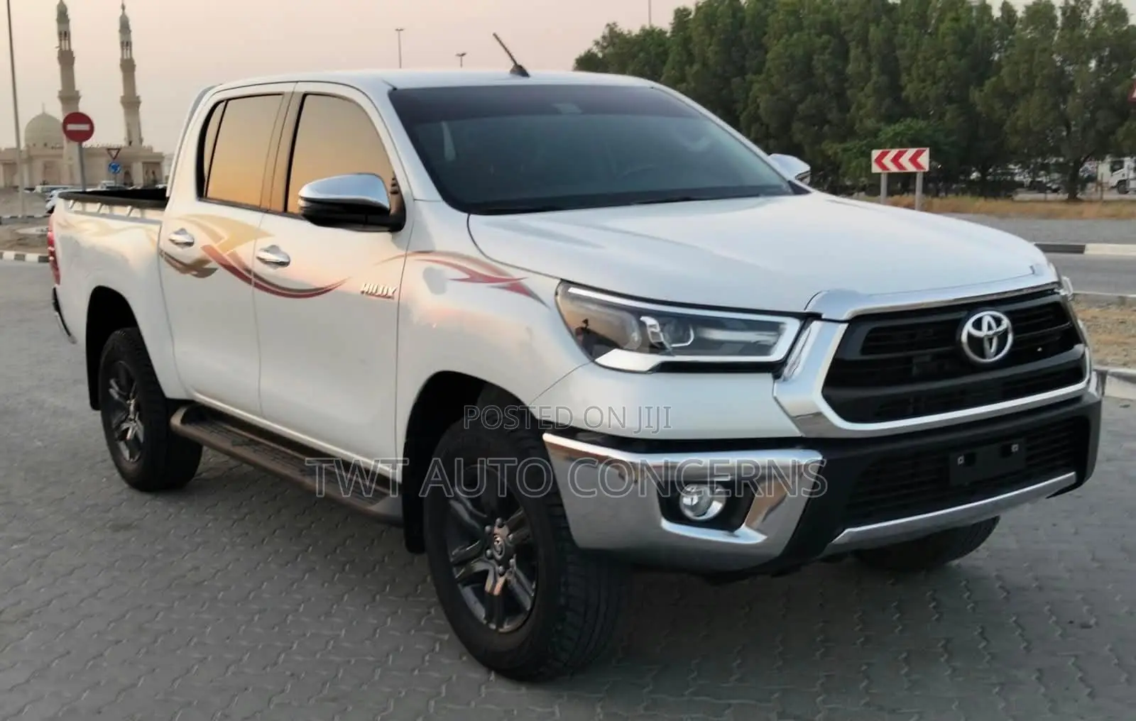 Toyota Hilux 2024 White