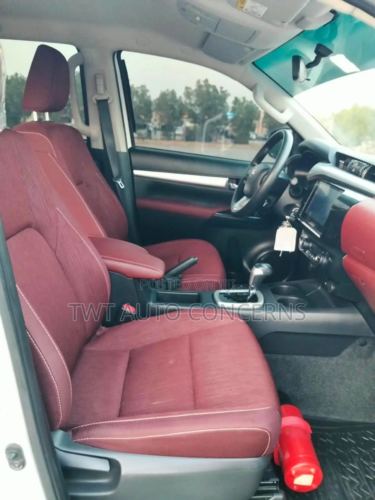 Toyota Hilux 2024 White