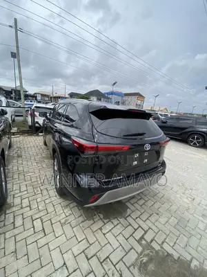 Toyota Highlander 2024 Blue